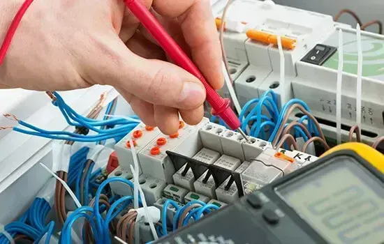 Professional electrician in Cubitt Town